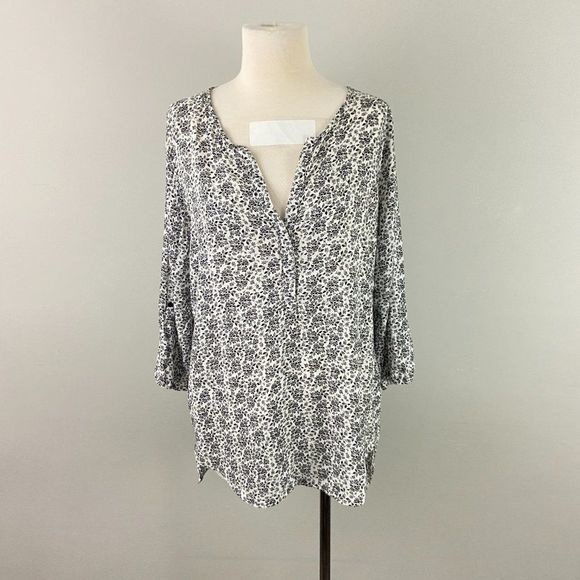 🌿4/$35 🌿BUSEM Black & White‎ Floral Tunic - Picture 2 of 9